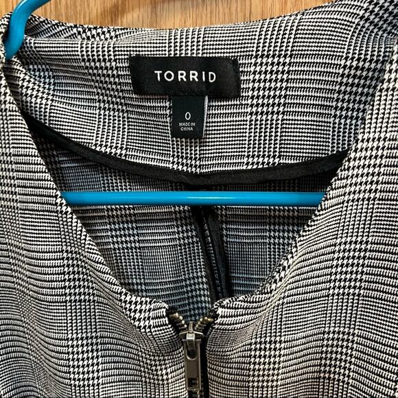 Torrid Black & White Houndstooth Peplum Full Zip Blazer Jacket Size 0 / Large - Picture 6 of 8